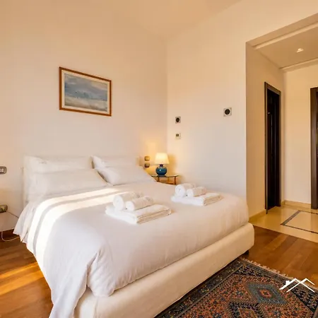 Waterfront Lux •3br •sea View •sauna • By Tilo *