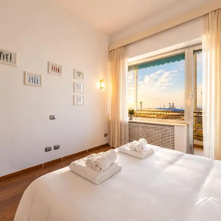 Waterfront Lux •3br •sea View •sauna • By Tilo * جنوة