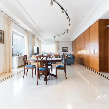 Waterfront Lux •3br •sea View •sauna • By Tilo شقة جنوة